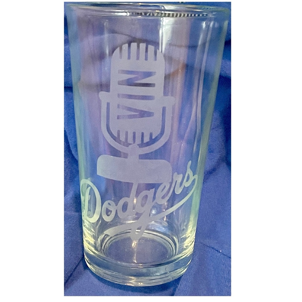 Vin Scully Los Angeles Dodgers 16oz Etched Beer Glass